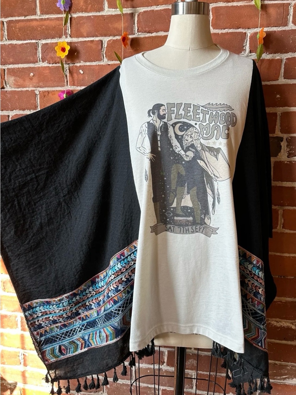 Graphic Long Sleeve Tee - White and Black- boho cuteness